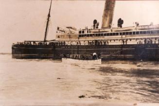SS RIVERINA on the sand in 1927, with one of the lifeboats ferrying passengers ashore