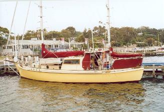 KAHUNA is a big motor sailer built by Larson. 