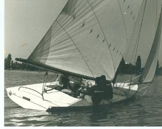 A close view of ACROSPIRE II  gently moving across the lake in Ballarat.